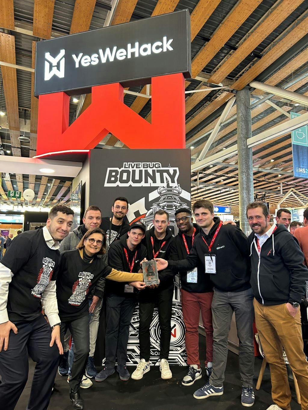 Ethical hackers celebrating their achievement at the end of the YesWeHack Live Bug Bounty for Groupe Caisse des Dépôts at InCyber Forum (FIC) Europe, in Lille, in 2024